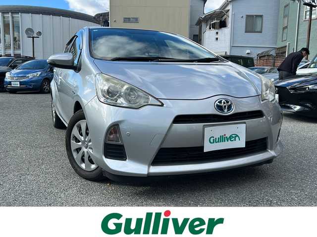 トヨタ アクア S 大阪府 2013(平25)年 11.3万km シルバーM 純正SDナビ/BTオーディオ/CD/DVD/バックカメラ/オートライト/ドライブレコーダー/ETC/ステアリングスイッチ/ライトレベライザー/電動格納ミラー/フロアマット/ドアバイザー/スマートキープッシュスタート/スペアキー