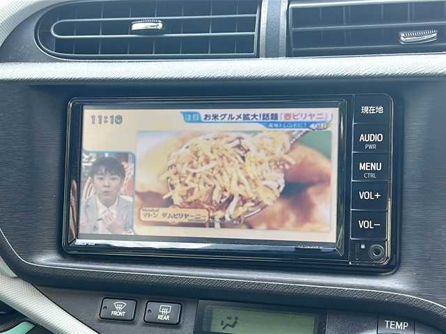 トヨタ アクア S 大阪府 2013(平25)年 11.3万km シルバーM 純正SDナビ/BTオーディオ/CD/DVD/バックカメラ/オートライト/ドライブレコーダー/ETC/ステアリングスイッチ/ライトレベライザー/電動格納ミラー/フロアマット/ドアバイザー/スマートキープッシュスタート/スペアキー