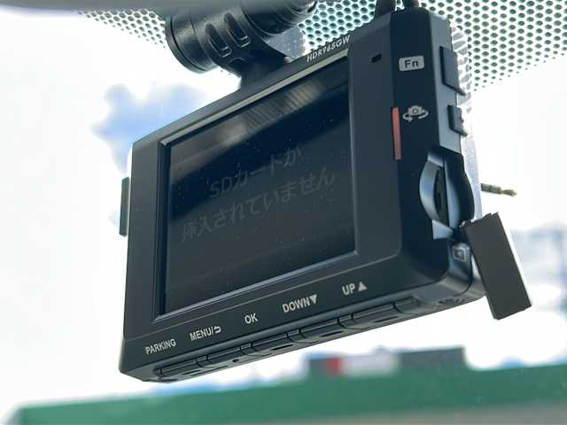 トヨタ アクア S 大阪府 2013(平25)年 11.3万km シルバーM 純正SDナビ/BTオーディオ/CD/DVD/バックカメラ/オートライト/ドライブレコーダー/ETC/ステアリングスイッチ/ライトレベライザー/電動格納ミラー/フロアマット/ドアバイザー/スマートキープッシュスタート/スペアキー