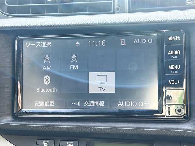 トヨタ アクア S 大阪府 2013(平25)年 11.3万km シルバーM 純正SDナビ/BTオーディオ/CD/DVD/バックカメラ/オートライト/ドライブレコーダー/ETC/ステアリングスイッチ/ライトレベライザー/電動格納ミラー/フロアマット/ドアバイザー/スマートキープッシュスタート/スペアキー