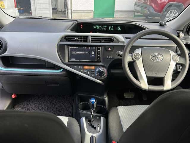 トヨタ アクア S 大阪府 2013(平25)年 11.3万km シルバーM 純正SDナビ/BTオーディオ/CD/DVD/バックカメラ/オートライト/ドライブレコーダー/ETC/ステアリングスイッチ/ライトレベライザー/電動格納ミラー/フロアマット/ドアバイザー/スマートキープッシュスタート/スペアキー