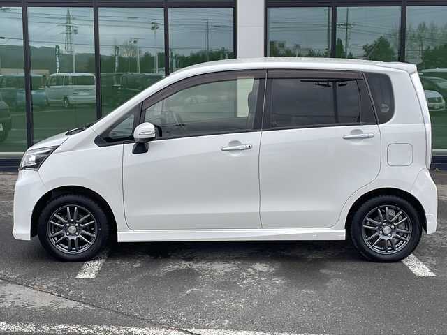 ダイハツ ムーヴ カスタム X SA 道東・釧路十勝 2013(平25)年 2.3万km パールホワイトⅢ ・４WD/・寒冷地仕様/・社外オーディオ（AM/FM/CD/ipod）/・アイドリングストップ/・衝突被害軽減ブレーキ/・スマートキー/・プッシュスタート/・LEDヘッドライト/・オートライト/・横滑り防止装置/・フロントフォグ/・ヘッドライトレベライザー/・社外１４インチAW/・電動格納ミラー/・ドアバイザー