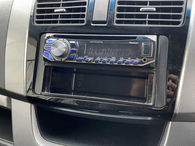 ダイハツ ムーヴ カスタム X SA 道東・釧路十勝 2013(平25)年 2.3万km パールホワイトⅢ ・４WD/・寒冷地仕様/・社外オーディオ（AM/FM/CD/ipod）/・アイドリングストップ/・衝突被害軽減ブレーキ/・スマートキー/・プッシュスタート/・LEDヘッドライト/・オートライト/・横滑り防止装置/・フロントフォグ/・ヘッドライトレベライザー/・社外１４インチAW/・電動格納ミラー/・ドアバイザー