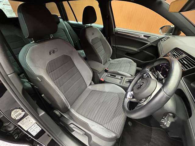 フォルクスワーゲン ゴルフ ヴァリアント TSI Rライン 千葉県 2018(平30)年 3.9万km ディープブラックパールエフェクト DCCパッケージ　/テクノロジーパッケージ　/ACC　/DiscoverProナビ　/地デジTV/Bカメラ　/Bluetooth接続　/アダプティブシャーシコントロール　/LEDヘッドライト　/スマートエントリー　/衝突軽減B　/BSM　/LKA　/ETC　/ドラレコ