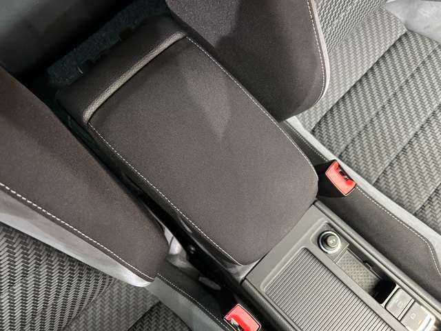 フォルクスワーゲン ゴルフ ヴァリアント TSI Rライン 千葉県 2018(平30)年 3.9万km ディープブラックパールエフェクト DCCパッケージ　/テクノロジーパッケージ　/ACC　/DiscoverProナビ　/地デジTV/Bカメラ　/Bluetooth接続　/アダプティブシャーシコントロール　/LEDヘッドライト　/スマートエントリー　/衝突軽減B　/BSM　/LKA　/ETC　/ドラレコ