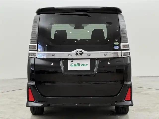 トヨタ ヴォクシー ZS 煌 福岡県 2018(平30)年 4.6万km ブラック 純正１０型ナビ（ＢＴ，フルセグＴＶ）　/バックカメラ　/ビルトインＥＴＣ　/クルーズコントロール　/衝突軽減ブレーキ　/レーンキープ　/先行車発進お知らせ　/ＭＴモード付き　/両側電動スライドドア　/純正１６インチＡＷ