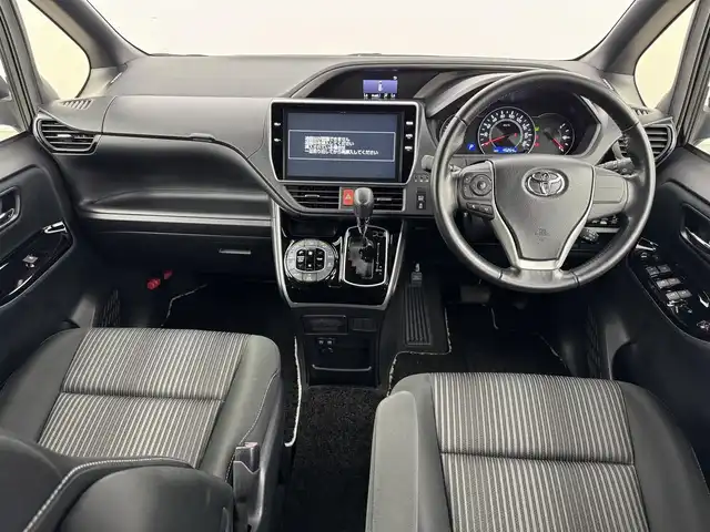 トヨタ ヴォクシー ZS 煌 福岡県 2018(平30)年 4.6万km ブラック 純正１０型ナビ（ＢＴ，フルセグＴＶ）　/バックカメラ　/ビルトインＥＴＣ　/クルーズコントロール　/衝突軽減ブレーキ　/レーンキープ　/先行車発進お知らせ　/ＭＴモード付き　/両側電動スライドドア　/純正１６インチＡＷ