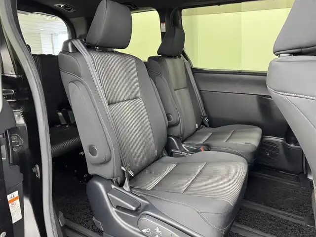 トヨタ ヴォクシー ZS 煌 福岡県 2018(平30)年 4.6万km ブラック 純正１０型ナビ（ＢＴ，フルセグＴＶ）　/バックカメラ　/ビルトインＥＴＣ　/クルーズコントロール　/衝突軽減ブレーキ　/レーンキープ　/先行車発進お知らせ　/ＭＴモード付き　/両側電動スライドドア　/純正１６インチＡＷ