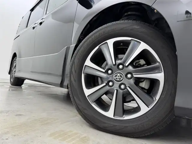 トヨタ ヴォクシー ZS 煌 福岡県 2018(平30)年 4.6万km ブラック 純正１０型ナビ（ＢＴ，フルセグＴＶ）　/バックカメラ　/ビルトインＥＴＣ　/クルーズコントロール　/衝突軽減ブレーキ　/レーンキープ　/先行車発進お知らせ　/ＭＴモード付き　/両側電動スライドドア　/純正１６インチＡＷ
