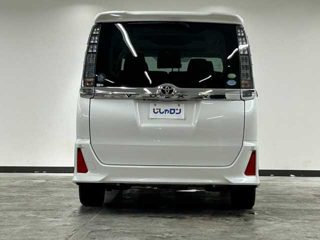トヨタ ヴォクシー ZS 静岡県 2014(平26)年 13.4万km ホワイトパールクリスタルシャイン (株)IDOMが運営する【じしゃロン浜松店】の自社ローン専用車両になりますこちらは現金またはオートローンご利用時の価格です。自社ローンご希望の方は別途その旨お申付け下さい/純正メモリーナビ（NSZT-W62G）/CD/DVD/AM/FM/Bluetooth/サンルーフ/バックカメラ/フォグランプ/社外16inAW/フロアマット