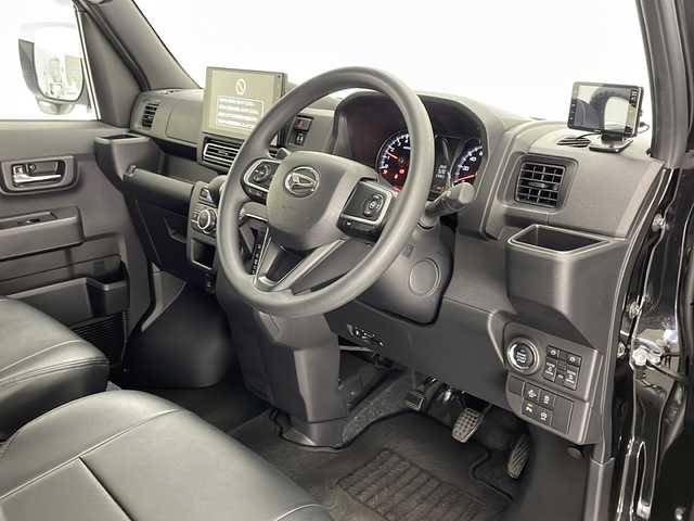 ダイハツ アトレー バン RS 宮崎県 2023(令5)年 3.2万km ブラックマイカメタリック スマートアシスト3/〇衝突警報機能/〇衝突回避支援ブレーキ機能（対車両・対歩行者）/〇誤発進抑制制御機能（前方・後方）/〇車線逸脱警報機能/〇オートハイビーム/〇先行車発進お知らせ機能/〇レーダークルーズコントロール/〇コーナーセンサー/純正9インチディスプレイオーディオ/フルセグTV/HDMI/Bluetooth/バックカメラ/両側パワースライドドア/レザー調シートカバー/LEDヘッドライト/ビルトインETC/アイドリングストップ/レーダー探知機（ZERO 84V）/スマートキー×2/保証書/取扱説明書