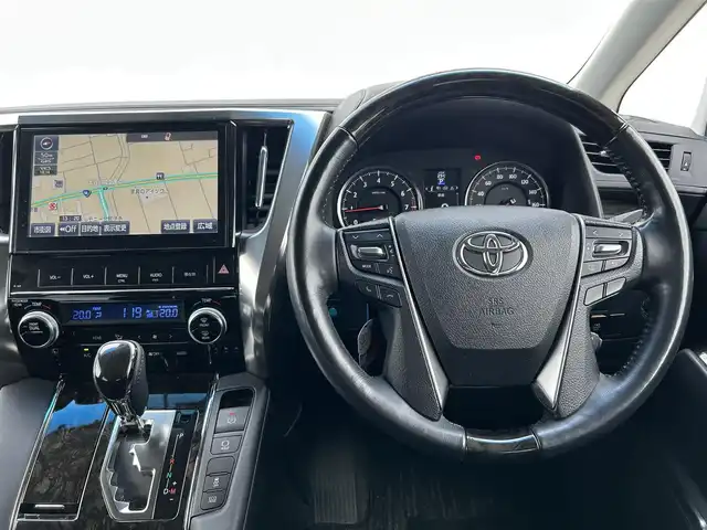 トヨタ ヴェルファイア Z Gエディション 愛媛県 2016(平28)年 3.9万km ブラック 純正ナビ/バックカメラ/コーナーセンサー/パワーシート/両側パワースライドドア/クルーズコントロール/ドライブレコ―ダー/ETC/LEDライト/オートライト/フォグランプ/純正フロアマット/純正AW/スマートキー/フルセグTV/後席用モニター/オットマン/パーキングアシスト/ABS/横滑り防止装置