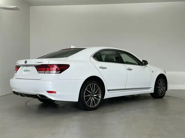 レクサス ＬＳ 600h Fスポーツ 埼玉県 2014(平26)年 3.8万km ホワイトノーヴァガラスフレーク メーカーナビ　バックカメラ　黑レザー　ＢＳＭ　ビルトインＥＴＣ２．０　メモリシート　シートヒーター　ベンチレーション　ステアリングヒーター　パドルシフト　ＡＣ１００Ｖ　オートホールド　ＬＥＤライト　コーナーセンサー  スマートキー　オートライト　純正アルミホイール　純正フロアマット  スペアキー