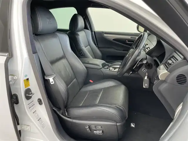 レクサス ＬＳ 600h Fスポーツ 埼玉県 2014(平26)年 3.8万km ホワイトノーヴァガラスフレーク メーカーナビ　バックカメラ　黑レザー　ＢＳＭ　ビルトインＥＴＣ２．０　メモリシート　シートヒーター　ベンチレーション　ステアリングヒーター　パドルシフト　ＡＣ１００Ｖ　オートホールド　ＬＥＤライト　コーナーセンサー  スマートキー　オートライト　純正アルミホイール　純正フロアマット  スペアキー