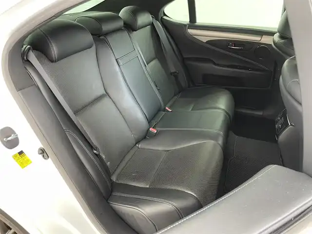 レクサス ＬＳ 600h Fスポーツ 埼玉県 2014(平26)年 3.8万km ホワイトノーヴァガラスフレーク メーカーナビ　バックカメラ　黑レザー　ＢＳＭ　ビルトインＥＴＣ２．０　メモリシート　シートヒーター　ベンチレーション　ステアリングヒーター　パドルシフト　ＡＣ１００Ｖ　オートホールド　ＬＥＤライト　コーナーセンサー  スマートキー　オートライト　純正アルミホイール　純正フロアマット  スペアキー