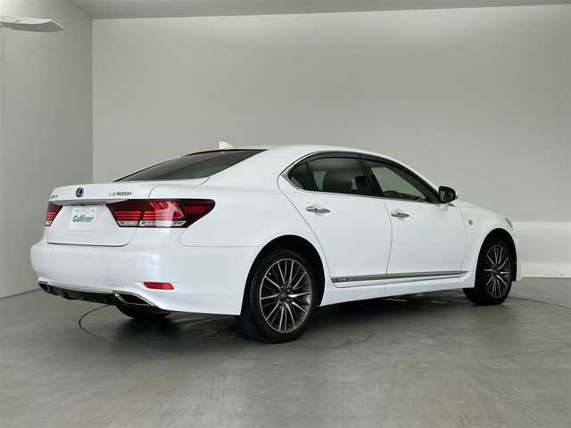 レクサス ＬＳ 600h Fスポーツ 埼玉県 2014(平26)年 3.8万km ホワイトノーヴァガラスフレーク メーカーナビ　バックカメラ　黑レザー　ＢＳＭ　ビルトインＥＴＣ２．０　メモリシート　シートヒーター　ベンチレーション　ステアリングヒーター　パドルシフト　ＡＣ１００Ｖ　オートホールド　ＬＥＤライト　コーナーセンサー  スマートキー　オートライト　純正アルミホイール　純正フロアマット  スペアキー