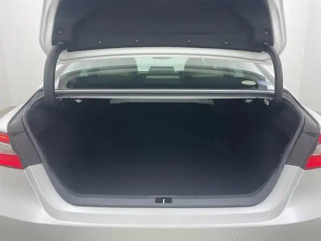 トヨタ カムリ G レザーパッケージ 岡山県 2017(平29)年 4.4万km プラチナホワイトパールマイカ トヨタセーフティーセンス/純正ナビ　/（CD/DVD/BT/SD/フルセグTV）/衝突軽減ブレーキ　/レーダークルーズコントロール　/本革シート/シートヒーター　/ビルドインＥＴＣ　/バックカメラ　/Ｂｌｕｅｔｏｏｔｈ　/フルセグＴＶ　/コーナーセンサー　/オートライト　/USB/スペアキー/スマートキー/チルトステアリング/ミラーヒーター/ブラインドスポットモニター/ISOFIX/パワーシート/プッシュスタート/取扱説明書/新車保証書/スマートキー×２