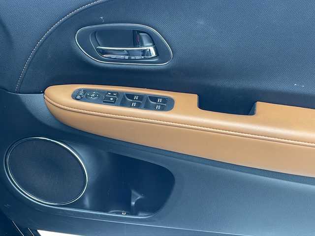 ホンダ ヴェゼル ハイブリッド Z 沖縄県 2015(平27)年 12万km ゴールドブラウンM 純正８型ナビ(VXM-155VFEi)　/(フルセグＴＶ　ＤＶＤ再生　ＢＴ接続)/バックカメラ　/ＨＤＭＩ　/ドライブレコーダー　/クルーズコントロール　/ＥＴＣ　/パドルシフト　/ハーフレザーシート　/シートヒーター　/ＬＥＤオートライト　/フォグランプ/ドアバイザー