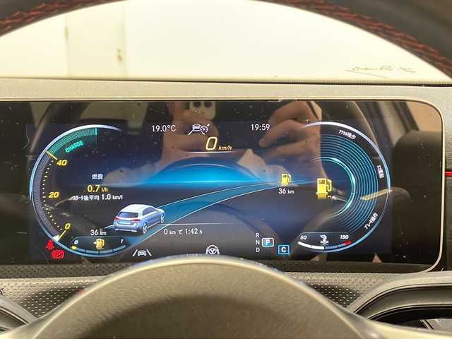 メルセデス・ベンツ Ｍ・ベンツ Ａ２００ｄ AMGライン 新潟県 2019(令1)年 3.6万km デジタルホワイト オプション/レーダーセーフティパッケージ/-アクティブディスタンスアシストディストロニック /-アクティブブレーキアシスト/-PRE SAFE/-アクティブブラインドスポットアシスト/-アクティブレーンキーピングアシスト/-アクティブステアリングアシスト/ナビゲーションパッケージ/AMGライン/-AMGスタイリングパッケージ/-ロゴ付きキャリパー/-ステンレスペダル/-本革スポーツステアリング/-レザーDINAMICAシート/-18インチアルミホイール/-マルチビームLEDヘッドライト/-アダプティブハイビームアシストプラス/主要装備/バックカメラ/ETC2.0/パドルシフト/パワーシート/シートヒーター/ドライブレコーダー/社外AWスタッドレスあり