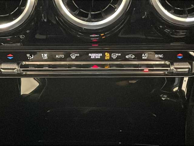 メルセデス・ベンツ Ｍ・ベンツ Ａ２００ｄ AMGライン 新潟県 2019(令1)年 3.6万km デジタルホワイト オプション/レーダーセーフティパッケージ/-アクティブディスタンスアシストディストロニック /-アクティブブレーキアシスト/-PRE SAFE/-アクティブブラインドスポットアシスト/-アクティブレーンキーピングアシスト/-アクティブステアリングアシスト/ナビゲーションパッケージ/AMGライン/-AMGスタイリングパッケージ/-ロゴ付きキャリパー/-ステンレスペダル/-本革スポーツステアリング/-レザーDINAMICAシート/-18インチアルミホイール/-マルチビームLEDヘッドライト/-アダプティブハイビームアシストプラス/主要装備/バックカメラ/ETC2.0/パドルシフト/パワーシート/シートヒーター/ドライブレコーダー/社外AWスタッドレスあり