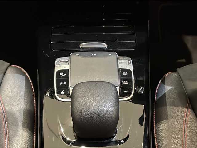 メルセデス・ベンツ Ｍ・ベンツ Ａ２００ｄ AMGライン 新潟県 2019(令1)年 3.6万km デジタルホワイト オプション/レーダーセーフティパッケージ/-アクティブディスタンスアシストディストロニック /-アクティブブレーキアシスト/-PRE SAFE/-アクティブブラインドスポットアシスト/-アクティブレーンキーピングアシスト/-アクティブステアリングアシスト/ナビゲーションパッケージ/AMGライン/-AMGスタイリングパッケージ/-ロゴ付きキャリパー/-ステンレスペダル/-本革スポーツステアリング/-レザーDINAMICAシート/-18インチアルミホイール/-マルチビームLEDヘッドライト/-アダプティブハイビームアシストプラス/主要装備/バックカメラ/ETC2.0/パドルシフト/パワーシート/シートヒーター/ドライブレコーダー/社外AWスタッドレスあり
