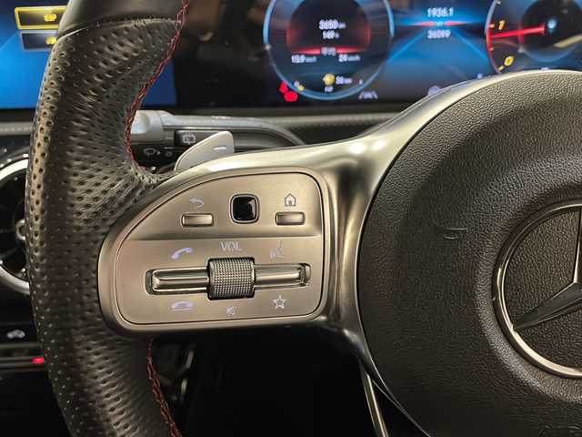 メルセデス・ベンツ Ｍ・ベンツ Ａ２００ｄ AMGライン 新潟県 2019(令1)年 3.6万km デジタルホワイト オプション/レーダーセーフティパッケージ/-アクティブディスタンスアシストディストロニック /-アクティブブレーキアシスト/-PRE SAFE/-アクティブブラインドスポットアシスト/-アクティブレーンキーピングアシスト/-アクティブステアリングアシスト/ナビゲーションパッケージ/AMGライン/-AMGスタイリングパッケージ/-ロゴ付きキャリパー/-ステンレスペダル/-本革スポーツステアリング/-レザーDINAMICAシート/-18インチアルミホイール/-マルチビームLEDヘッドライト/-アダプティブハイビームアシストプラス/主要装備/バックカメラ/ETC2.0/パドルシフト/パワーシート/シートヒーター/ドライブレコーダー/社外AWスタッドレスあり