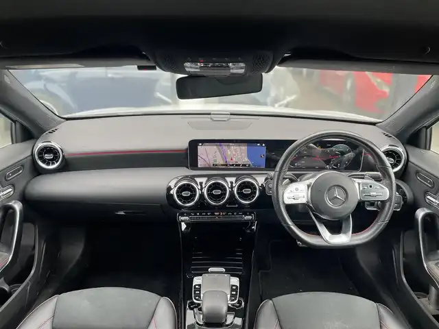 メルセデス・ベンツ Ｍ・ベンツ Ａ２００ｄ AMGライン 千葉県 2019(令1)年 3.7万km デジタルホワイト オプション/レーダーセーフティパッケージ/-アクティブディスタンスアシストディストロニック /-アクティブブレーキアシスト/-PRE SAFE/-アクティブブラインドスポットアシスト/-アクティブレーンキーピングアシスト/-アクティブステアリングアシスト/ナビゲーションパッケージ/AMGライン/-AMGスタイリングパッケージ/-ロゴ付きキャリパー/-ステンレスペダル/-本革スポーツステアリング/-レザーDINAMICAシート/-18インチアルミホイール/-マルチビームLEDヘッドライト/-アダプティブハイビームアシストプラス/主要装備/バックカメラ/ETC2.0/パドルシフト/パワーシート/シートヒーター/ドライブレコーダー/社外AWスタッドレスあり
