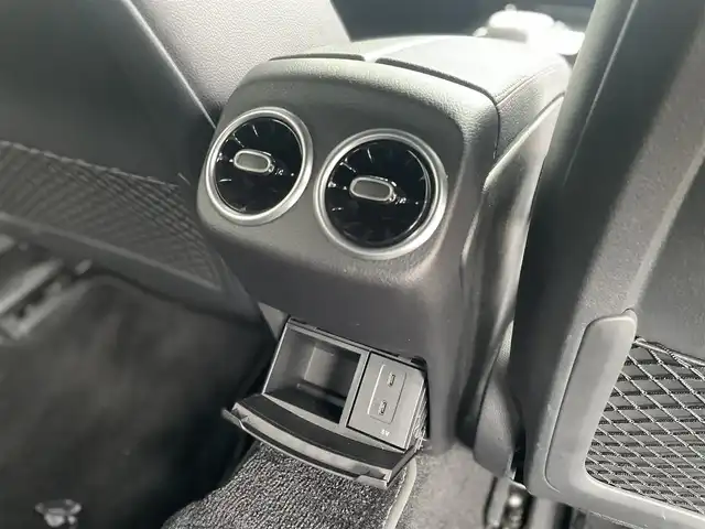 メルセデス・ベンツ Ｍ・ベンツ Ａ２００ｄ AMGライン 千葉県 2019(令1)年 3.7万km デジタルホワイト オプション/レーダーセーフティパッケージ/-アクティブディスタンスアシストディストロニック /-アクティブブレーキアシスト/-PRE SAFE/-アクティブブラインドスポットアシスト/-アクティブレーンキーピングアシスト/-アクティブステアリングアシスト/ナビゲーションパッケージ/AMGライン/-AMGスタイリングパッケージ/-ロゴ付きキャリパー/-ステンレスペダル/-本革スポーツステアリング/-レザーDINAMICAシート/-18インチアルミホイール/-マルチビームLEDヘッドライト/-アダプティブハイビームアシストプラス/主要装備/バックカメラ/ETC2.0/パドルシフト/パワーシート/シートヒーター/ドライブレコーダー/社外AWスタッドレスあり