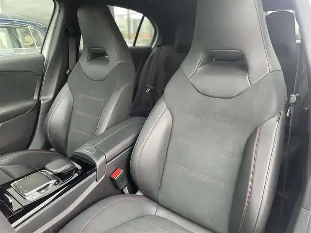 メルセデス・ベンツ Ｍ・ベンツ Ａ２００ｄ AMGライン 千葉県 2019(令1)年 3.7万km デジタルホワイト オプション/レーダーセーフティパッケージ/-アクティブディスタンスアシストディストロニック /-アクティブブレーキアシスト/-PRE SAFE/-アクティブブラインドスポットアシスト/-アクティブレーンキーピングアシスト/-アクティブステアリングアシスト/ナビゲーションパッケージ/AMGライン/-AMGスタイリングパッケージ/-ロゴ付きキャリパー/-ステンレスペダル/-本革スポーツステアリング/-レザーDINAMICAシート/-18インチアルミホイール/-マルチビームLEDヘッドライト/-アダプティブハイビームアシストプラス/主要装備/バックカメラ/ETC2.0/パドルシフト/パワーシート/シートヒーター/ドライブレコーダー/社外AWスタッドレスあり
