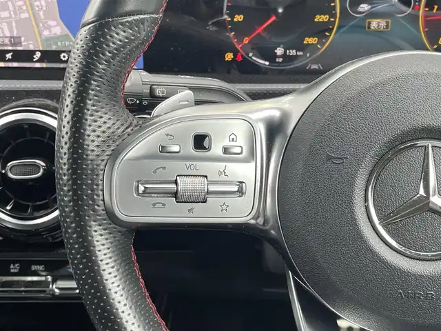 メルセデス・ベンツ Ｍ・ベンツ Ａ２００ｄ AMGライン 千葉県 2019(令1)年 3.7万km デジタルホワイト オプション/レーダーセーフティパッケージ/-アクティブディスタンスアシストディストロニック /-アクティブブレーキアシスト/-PRE SAFE/-アクティブブラインドスポットアシスト/-アクティブレーンキーピングアシスト/-アクティブステアリングアシスト/ナビゲーションパッケージ/AMGライン/-AMGスタイリングパッケージ/-ロゴ付きキャリパー/-ステンレスペダル/-本革スポーツステアリング/-レザーDINAMICAシート/-18インチアルミホイール/-マルチビームLEDヘッドライト/-アダプティブハイビームアシストプラス/主要装備/バックカメラ/ETC2.0/パドルシフト/パワーシート/シートヒーター/ドライブレコーダー/社外AWスタッドレスあり