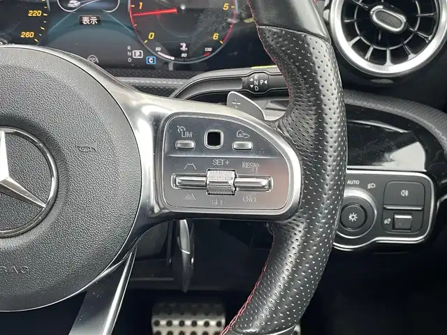 メルセデス・ベンツ Ｍ・ベンツ Ａ２００ｄ AMGライン 千葉県 2019(令1)年 3.7万km デジタルホワイト オプション/レーダーセーフティパッケージ/-アクティブディスタンスアシストディストロニック /-アクティブブレーキアシスト/-PRE SAFE/-アクティブブラインドスポットアシスト/-アクティブレーンキーピングアシスト/-アクティブステアリングアシスト/ナビゲーションパッケージ/AMGライン/-AMGスタイリングパッケージ/-ロゴ付きキャリパー/-ステンレスペダル/-本革スポーツステアリング/-レザーDINAMICAシート/-18インチアルミホイール/-マルチビームLEDヘッドライト/-アダプティブハイビームアシストプラス/主要装備/バックカメラ/ETC2.0/パドルシフト/パワーシート/シートヒーター/ドライブレコーダー/社外AWスタッドレスあり