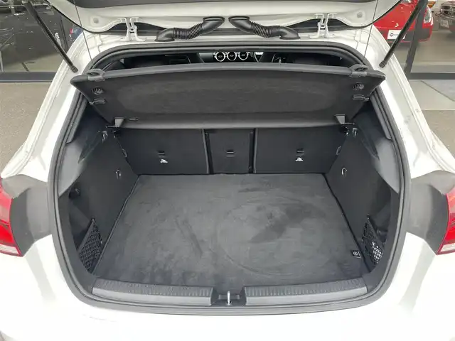 メルセデス・ベンツ Ｍ・ベンツ Ａ２００ｄ AMGライン 千葉県 2019(令1)年 3.7万km デジタルホワイト オプション/レーダーセーフティパッケージ/-アクティブディスタンスアシストディストロニック /-アクティブブレーキアシスト/-PRE SAFE/-アクティブブラインドスポットアシスト/-アクティブレーンキーピングアシスト/-アクティブステアリングアシスト/ナビゲーションパッケージ/AMGライン/-AMGスタイリングパッケージ/-ロゴ付きキャリパー/-ステンレスペダル/-本革スポーツステアリング/-レザーDINAMICAシート/-18インチアルミホイール/-マルチビームLEDヘッドライト/-アダプティブハイビームアシストプラス/主要装備/バックカメラ/ETC2.0/パドルシフト/パワーシート/シートヒーター/ドライブレコーダー/社外AWスタッドレスあり