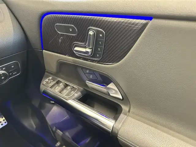 メルセデス・ベンツ Ｂ２００ｄ AMGライン 福岡県 2020(令2)年 4.7万km コスモスブラック ＡＭＧレザーエクスクルーシブＰＫＧ　/パラノミックスライディングルーフ　/レーダーセーフティーＰＫＧ　/ナビゲーションＰＫＧ　/黒革　/純正ナビ／フルセグ　/パワーシート　/シートヒーター　/アンビエントライト