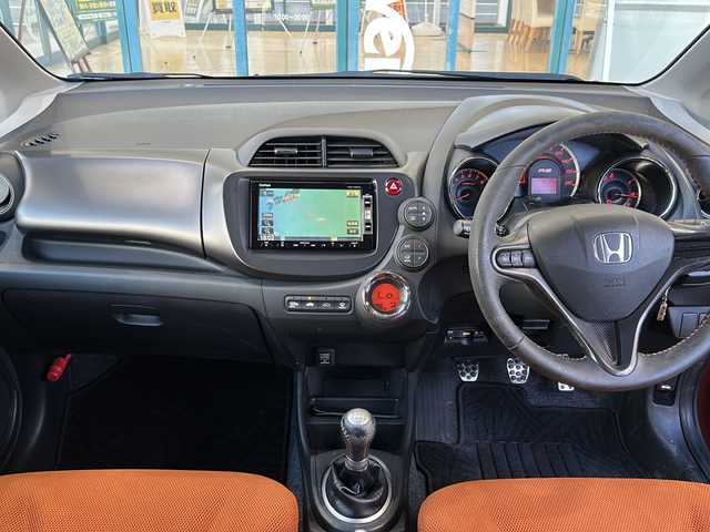 ホンダ フィット RS 愛知県 2012(平24)年 3.7万km サンセットオレンジⅡ 登録時走行距離36172キロ/純正ナビゲーション/６速マニュアルシフト/純正フロアマット/ワンセグＴＶ/横滑り装置/純正アルミホイール/助手席エアバック/オートライト
