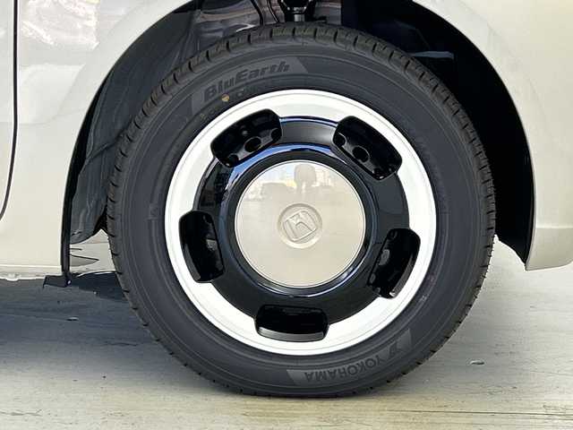 ホンダ Ｎ ＢＯＸ ファッションスタイル 愛知県 2025(令7)年 0.1千km アイボリーⅡ 届け出済未使用車/純正ナビ　/・BT/CD/DVD/フルセグ/バックカメラ/ホンダセンシング/・衝突軽減ブレーキ/・先行車発信お知らせ/・路外逸脱抑制/・標識認識/・アダプティブクルーズコントロール/・車線維持支援システム/・誤発進・後退抑制/LEDヘッドライト/横滑り防止/両側パワースライドドア/シートヒーター/電動パーキングブレーキ/電動格納ウィンカーミラー/プッシュスタート