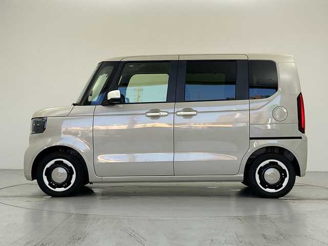 ホンダ Ｎ ＢＯＸ ファッションスタイル 愛知県 2025(令7)年 0.1千km アイボリーⅡ 届け出済未使用車/純正ナビ　/・BT/CD/DVD/フルセグ/バックカメラ/ホンダセンシング/・衝突軽減ブレーキ/・先行車発信お知らせ/・路外逸脱抑制/・標識認識/・アダプティブクルーズコントロール/・車線維持支援システム/・誤発進・後退抑制/LEDヘッドライト/横滑り防止/両側パワースライドドア/シートヒーター/電動パーキングブレーキ/電動格納ウィンカーミラー/プッシュスタート