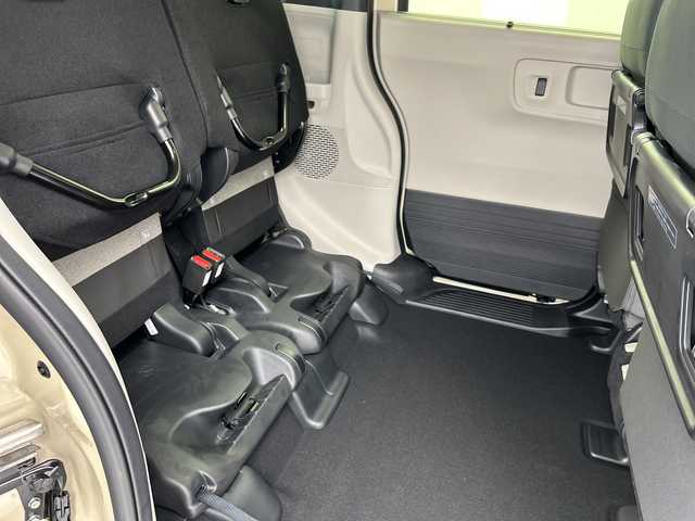 ホンダ Ｎ ＢＯＸ ファッションスタイル 愛知県 2025(令7)年 0.1千km アイボリーⅡ 届け出済未使用車/純正ナビ　/・BT/CD/DVD/フルセグ/バックカメラ/ホンダセンシング/・衝突軽減ブレーキ/・先行車発信お知らせ/・路外逸脱抑制/・標識認識/・アダプティブクルーズコントロール/・車線維持支援システム/・誤発進・後退抑制/LEDヘッドライト/横滑り防止/両側パワースライドドア/シートヒーター/電動パーキングブレーキ/電動格納ウィンカーミラー/プッシュスタート