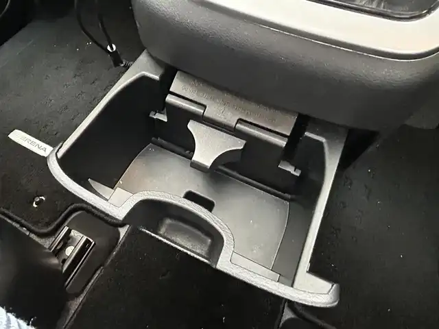 日産 セレナ S 兵庫県 2018(平30)年 6.5万km ホワイト 社外ディスプレイオーディオ/Bluetooth/全周囲カメラ/片側パワースライドドア/ステアリングリモコン/オートライト/ヘッドライトレベライザー/スマートキー/純正フロアマット/ドアバイザー