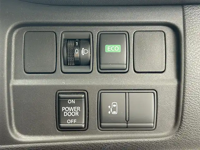 日産 セレナ S 兵庫県 2018(平30)年 6.5万km ホワイト 社外ディスプレイオーディオ/Bluetooth/全周囲カメラ/片側パワースライドドア/ステアリングリモコン/オートライト/ヘッドライトレベライザー/スマートキー/純正フロアマット/ドアバイザー