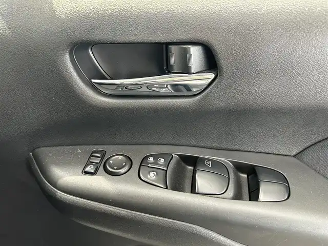 日産 セレナ S 兵庫県 2018(平30)年 6.5万km ホワイト 社外ディスプレイオーディオ/Bluetooth/全周囲カメラ/片側パワースライドドア/ステアリングリモコン/オートライト/ヘッドライトレベライザー/スマートキー/純正フロアマット/ドアバイザー