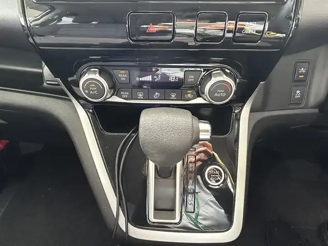 日産 セレナ S 兵庫県 2018(平30)年 6.5万km ホワイト 社外ディスプレイオーディオ/Bluetooth/全周囲カメラ/片側パワースライドドア/ステアリングリモコン/オートライト/ヘッドライトレベライザー/スマートキー/純正フロアマット/ドアバイザー