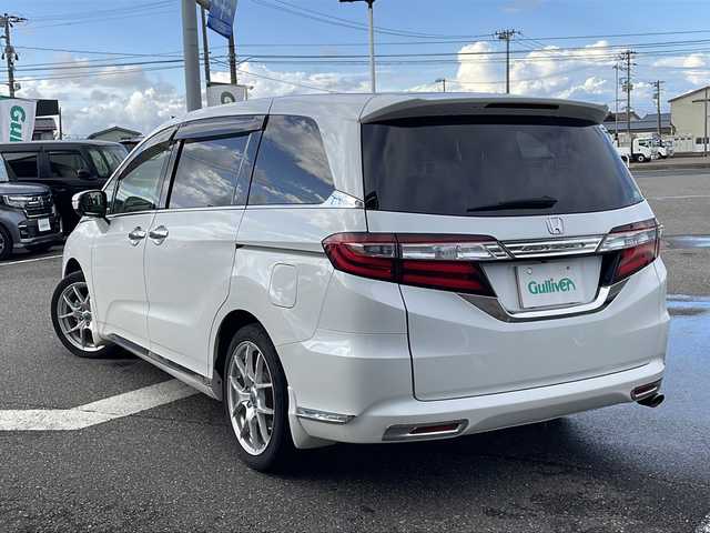 ホンダ オデッセイ G 新潟県 2014(平26)年 17.2万km ホワイトオーキッドパール 社外SDナビ/(BT/AM/FM/CD/フルセグTV)/レザーシート/スタッドレスタイヤ/片側パワースライドドア/フリップダウンモニター/オットマン/クルーズコントロール/ABS/横滑り防止装置/盗難防止装置/純正フロアマット