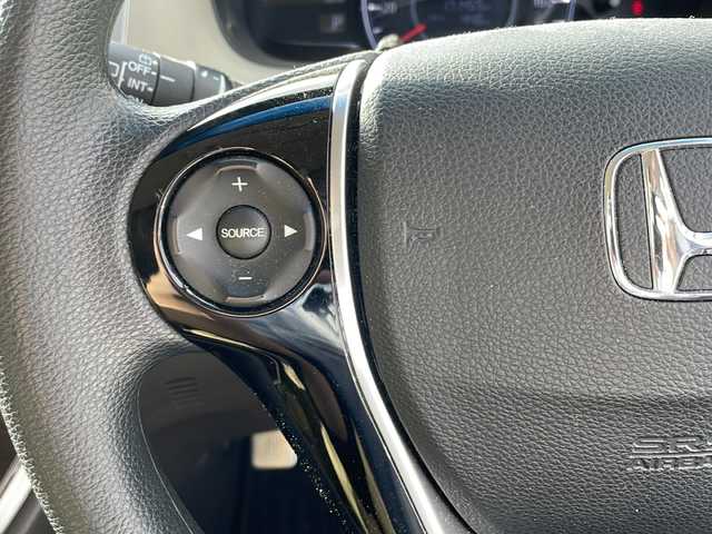 ホンダ オデッセイ G 新潟県 2014(平26)年 17.2万km ホワイトオーキッドパール 社外SDナビ/(BT/AM/FM/CD/フルセグTV)/レザーシート/スタッドレスタイヤ/片側パワースライドドア/フリップダウンモニター/オットマン/クルーズコントロール/ABS/横滑り防止装置/盗難防止装置/純正フロアマット