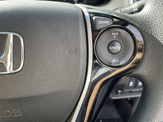 ホンダ オデッセイ G 新潟県 2014(平26)年 17.2万km ホワイトオーキッドパール 社外SDナビ/(BT/AM/FM/CD/フルセグTV)/レザーシート/スタッドレスタイヤ/片側パワースライドドア/フリップダウンモニター/オットマン/クルーズコントロール/ABS/横滑り防止装置/盗難防止装置/純正フロアマット