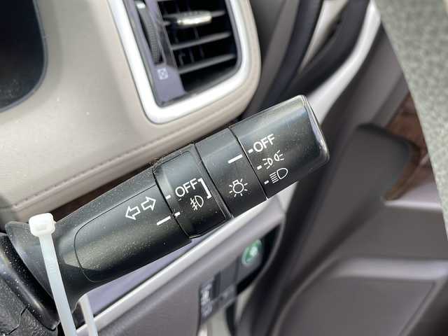 ホンダ オデッセイ G 新潟県 2014(平26)年 17.2万km ホワイトオーキッドパール 社外SDナビ/(BT/AM/FM/CD/フルセグTV)/レザーシート/スタッドレスタイヤ/片側パワースライドドア/フリップダウンモニター/オットマン/クルーズコントロール/ABS/横滑り防止装置/盗難防止装置/純正フロアマット
