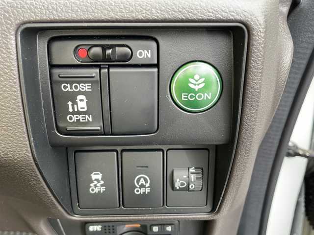 ホンダ オデッセイ G 新潟県 2014(平26)年 17.2万km ホワイトオーキッドパール 社外SDナビ/(BT/AM/FM/CD/フルセグTV)/レザーシート/スタッドレスタイヤ/片側パワースライドドア/フリップダウンモニター/オットマン/クルーズコントロール/ABS/横滑り防止装置/盗難防止装置/純正フロアマット