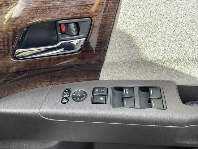ホンダ オデッセイ G 新潟県 2014(平26)年 17.2万km ホワイトオーキッドパール 社外SDナビ/(BT/AM/FM/CD/フルセグTV)/レザーシート/スタッドレスタイヤ/片側パワースライドドア/フリップダウンモニター/オットマン/クルーズコントロール/ABS/横滑り防止装置/盗難防止装置/純正フロアマット