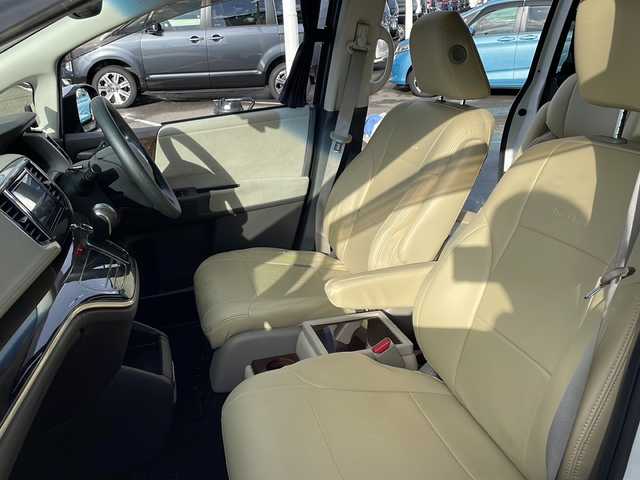 ホンダ オデッセイ G 新潟県 2014(平26)年 17.2万km ホワイトオーキッドパール 社外SDナビ/(BT/AM/FM/CD/フルセグTV)/レザーシート/スタッドレスタイヤ/片側パワースライドドア/フリップダウンモニター/オットマン/クルーズコントロール/ABS/横滑り防止装置/盗難防止装置/純正フロアマット