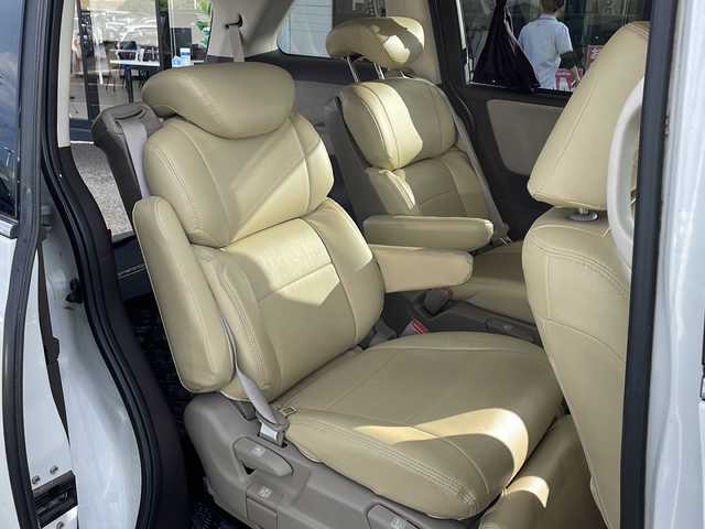 ホンダ オデッセイ G 新潟県 2014(平26)年 17.2万km ホワイトオーキッドパール 社外SDナビ/(BT/AM/FM/CD/フルセグTV)/レザーシート/スタッドレスタイヤ/片側パワースライドドア/フリップダウンモニター/オットマン/クルーズコントロール/ABS/横滑り防止装置/盗難防止装置/純正フロアマット