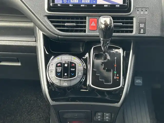 トヨタ エスクァイア Gi 福島県 2019(令1)年 3.7万km ホワイトパールクリスタルシャイン 純正9インチナビ/(FM/AM/CD/DVD/USB/TV/BT)/バックカメラ/フリップダウンモニター/ETC/前後ドライブレコーダー/モデリスタフロントスポイラー/両側パワースライドドア/前席シートヒーター/プリクラッシュセーフティ/レーンディパーチャーアラート/クルーズコントロール/クリアランスソナー/LEDヘッドライト/フォグライト/オートライト/オートマチックハイビーム/純正アルミ/純正フロアマット/ドアバイザー/アイドリングストップ/ステアリングスイッチ/横滑り防止装置